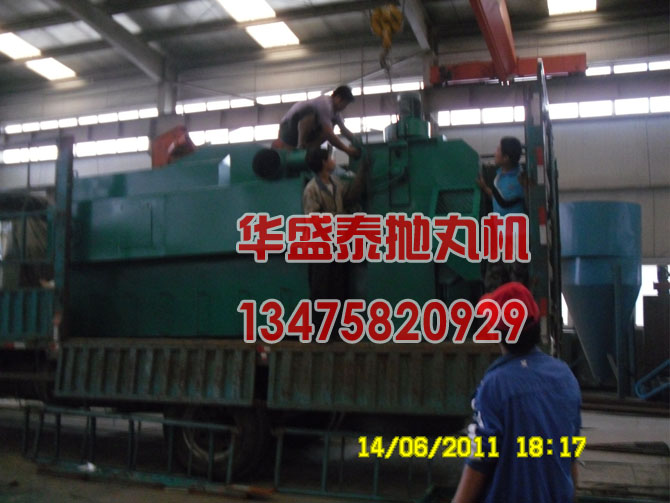 發(fā)往河南鄭州Q3710吊鉤式拋丸清理機裝車現場
